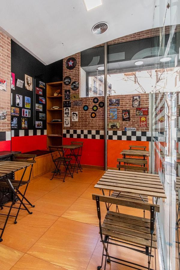 Hostel Center Мадрид Екстериор снимка